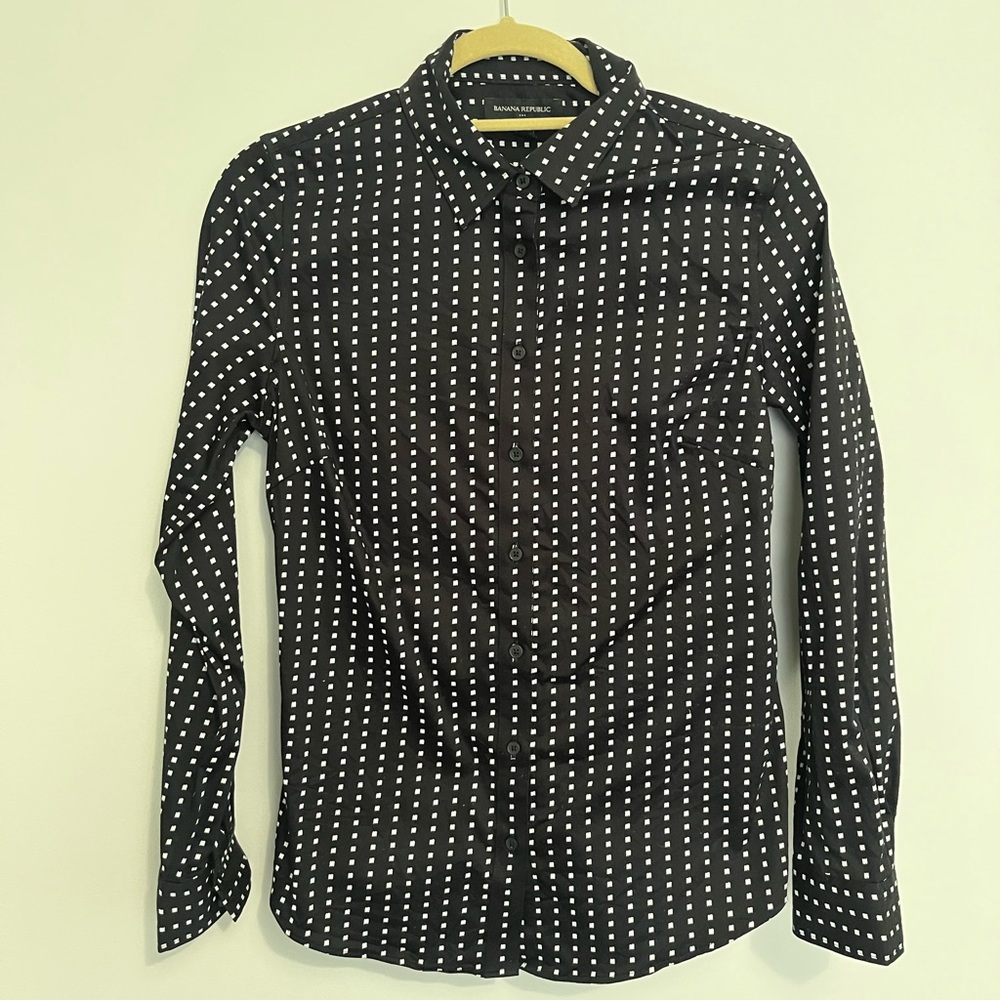 Banana Republic Women’s Tailored Fit Dress Shirt Size 6